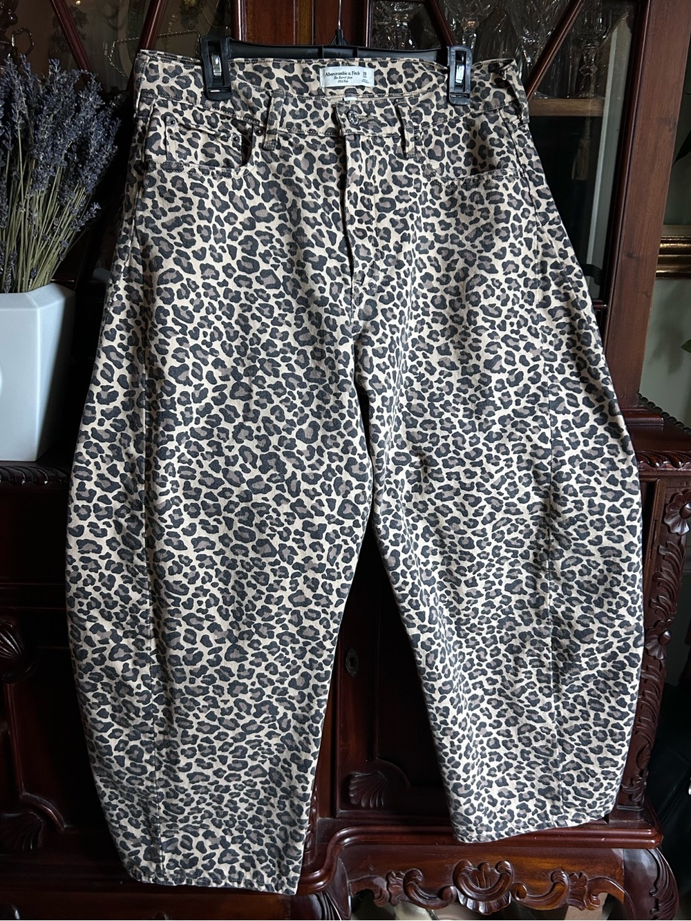 Abercrombie & Fitch Leopard Print Mid Rise The Barrel Jean — Curve Love Short 29